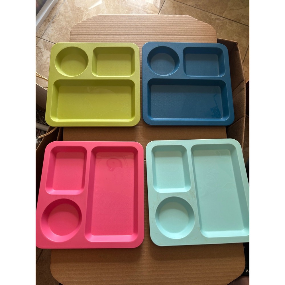 SET OF 4 PILLOWFORT COLORFUL PLASTIC DIVIDED CHILDREN FOOD TRAYS - BPA FREE New